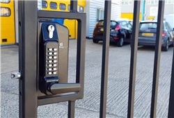 BL3430DKO Metal Gate Lock with Back to Back free turning lever keypads with key override