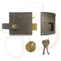 <b>Yale No.2 Auto Deadlocking Nightlatch</b>