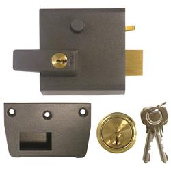 <b>Yale No.1  Auto Deadlocking Nightlatch</b>