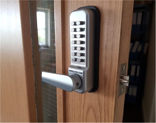 BL2421 ECP, Tubular latch, back to back free turning lever handle keypads